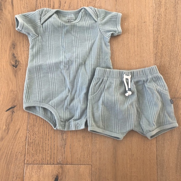 Modern Moments Other - Modern Moments Gerber Baby Boy Girl Blue Summer Bubble Onsie Short 12M